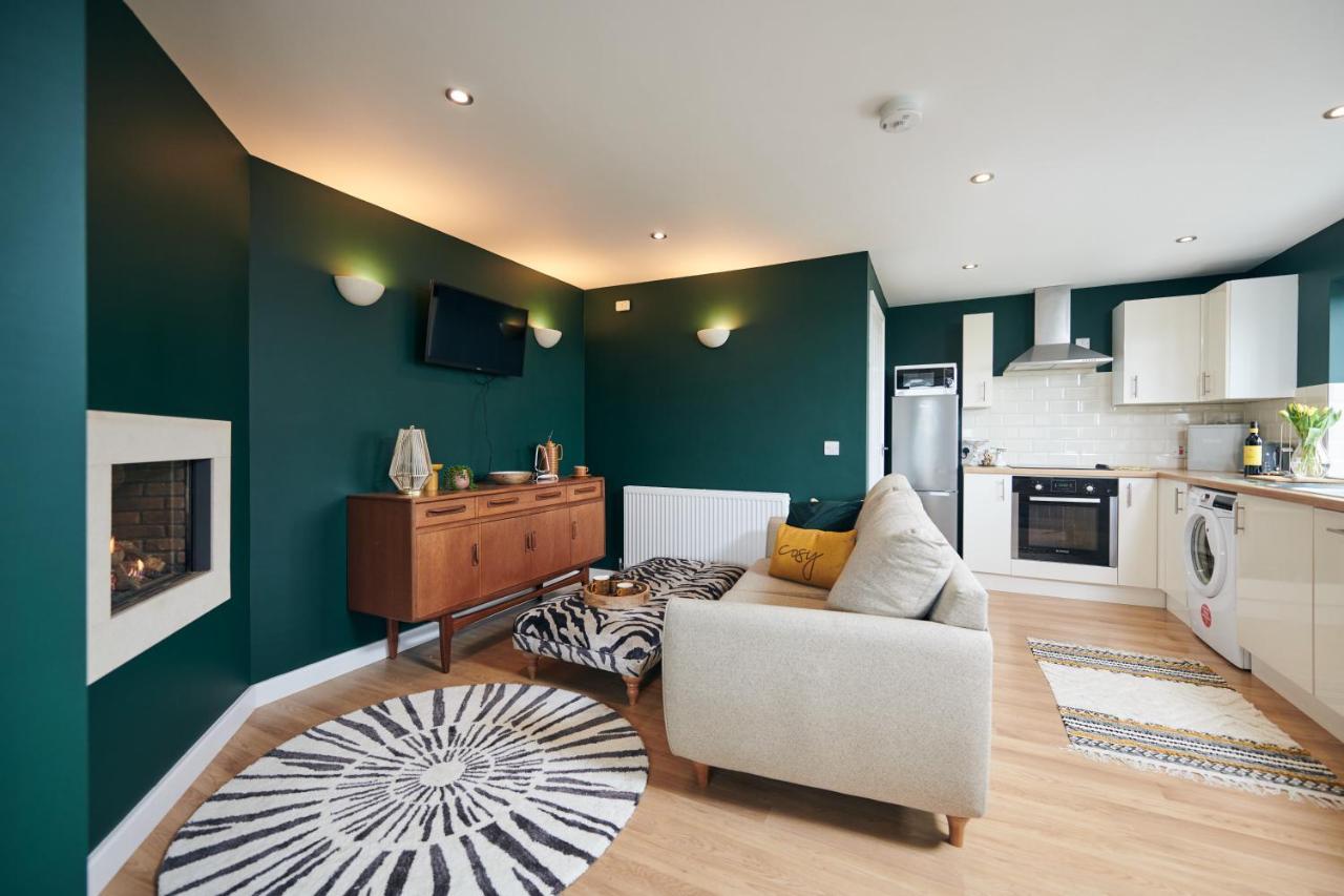 Maes Y Mel- A Couples, Pet Friendly, Rural Romantic Getaway With Countryside Views Gellywen Exterior photo