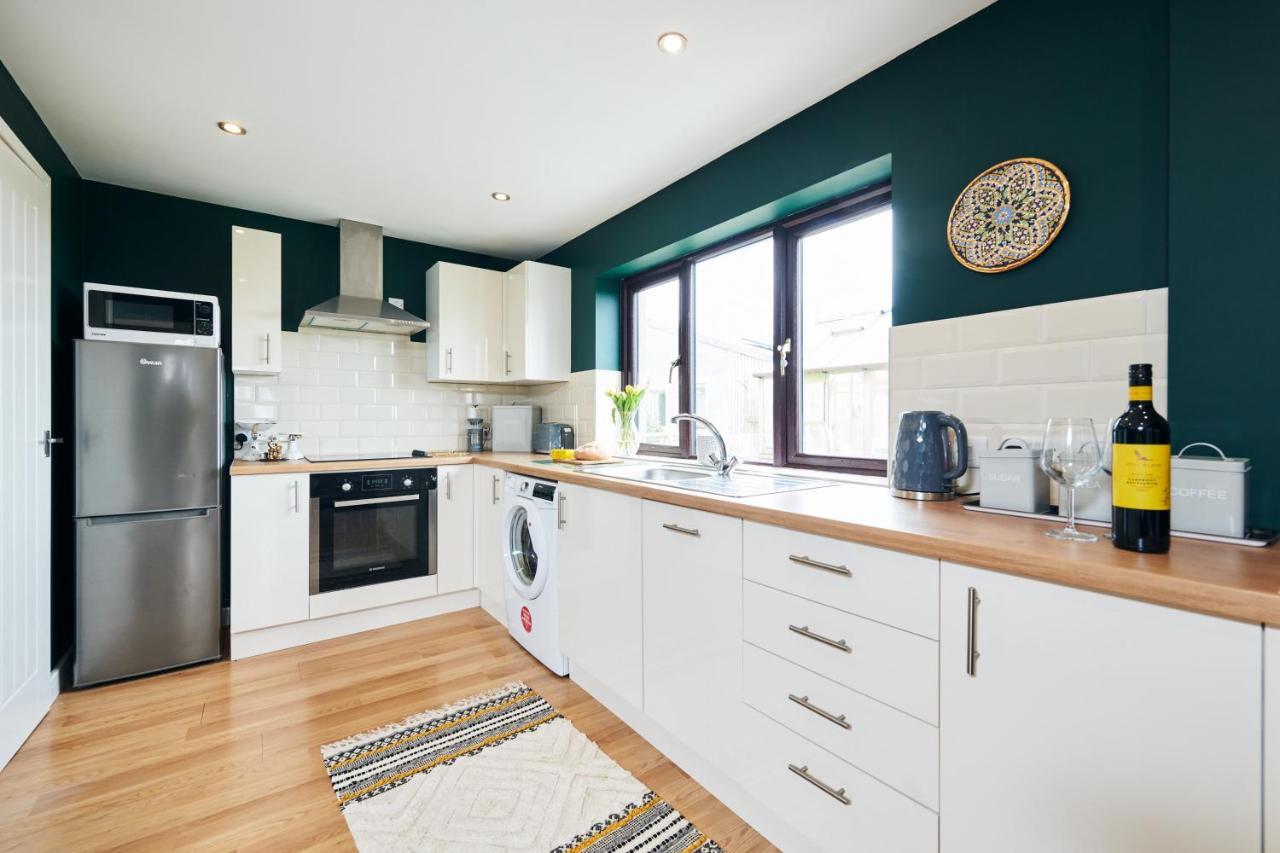 Maes Y Mel- A Couples, Pet Friendly, Rural Romantic Getaway With Countryside Views Gellywen Exterior photo